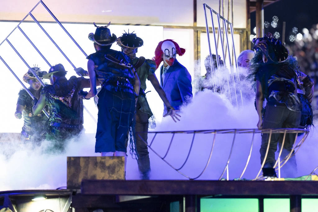 Desfile da escola de samba Acadêmicos de Niterói, com o enredo "Lula, o operário do Brasil"