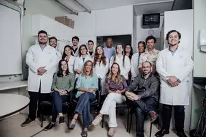 Equipe da bióloga Dra. Tatiana Sampaio, da UFRJ (Foto: UFRJ)