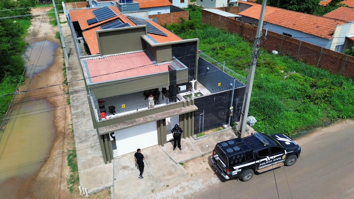 Família de mototaxista é alvo de operação por tráfico e lavagem de dinheiro em Piripiri; movimentou R$ 2 milhões (Casa interditada)