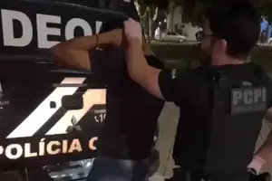 Homem de 43 anos foi preso pela Polícia Civil suspeito de cometer furtos mediante arrombamento em estabelecimentos comerciais no Centro de Teresina (Foto: Polícia Civil)