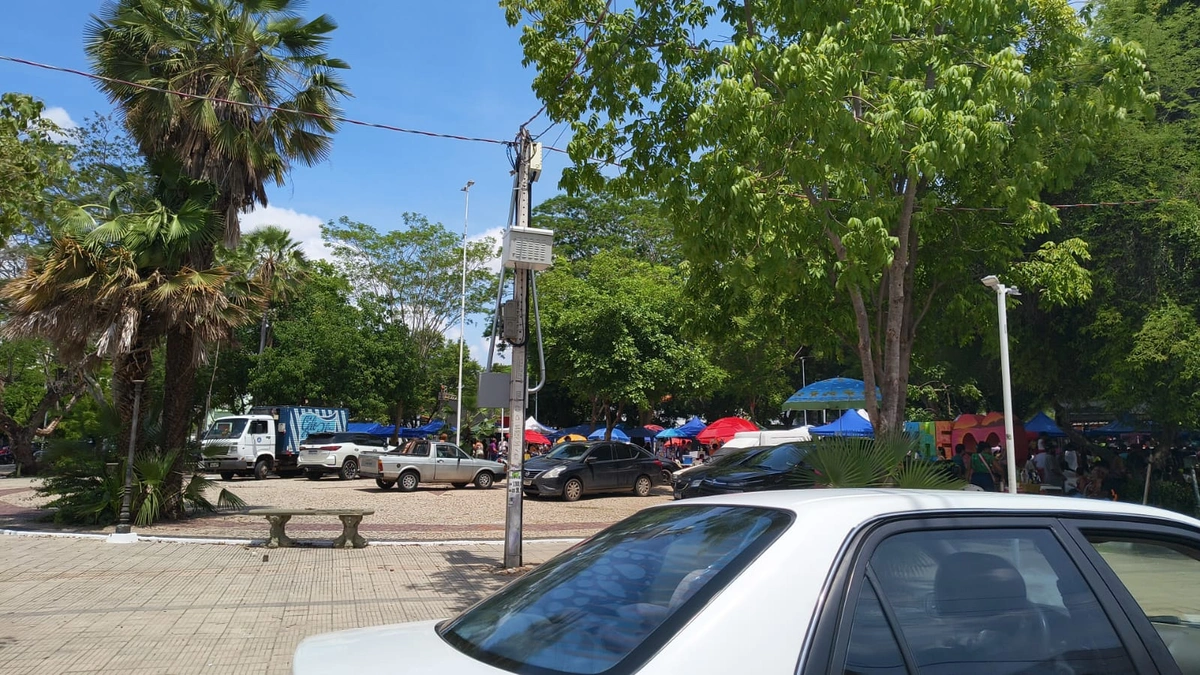 Infrações de trânsito no entorno da Praça Pedro II aos domingos