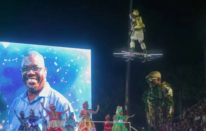 Órgão cobra esclarecimentos sobre operação aérea durante desfile da Portela no Sambódromo do Rio