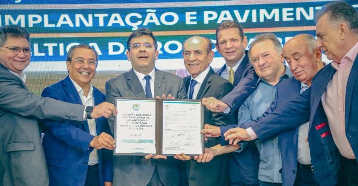 Rafael assina ordem de serviço da BR-235