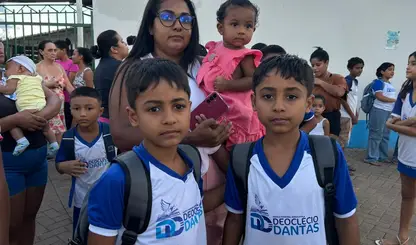 Gestão descobre regra que ela mesma criou e deixa mães e crianças a pé em Teresina