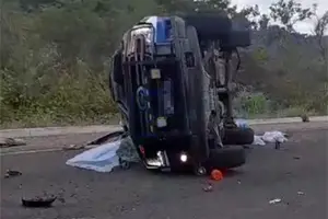 Viatura da Polícia Penal com detentas capota em acidente na região Norte do Piauí (Foto: Reprodução)