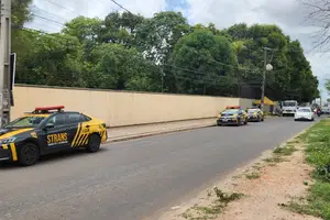 Viaturas da STRANS de mais em um mesmo local dando apoio a uma blitz (Foto: Revista40graus)