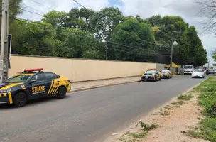 Viaturas da STRANS de mais em um mesmo local dando apoio a uma blitz (Foto: Revista40graus)