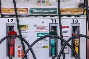 Bomba em posto de combustível que, assim como as distribuidoras, tem aumentando as margens (Foto: Dirceu Portugal - 18.mar.2026)