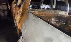 Carro queimado reforça suspeita de execução