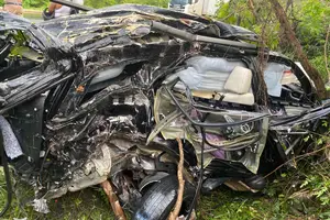 Carro do empresário Francisco Vinicius de Sousa Soares completamente destruído (Foto: Reprodução)
