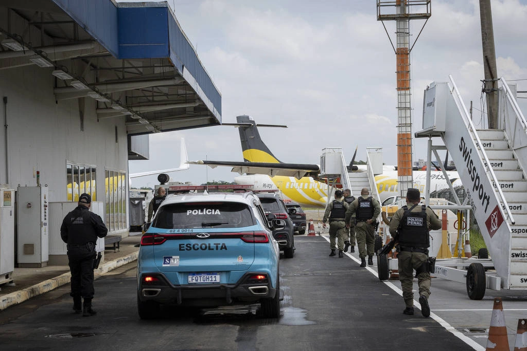 Daniel Vorcaro, dono do Banco Master, é transferido para Penitenciária Federal de Brasília, por meio de um avião descaracterizado da Polícia Federal