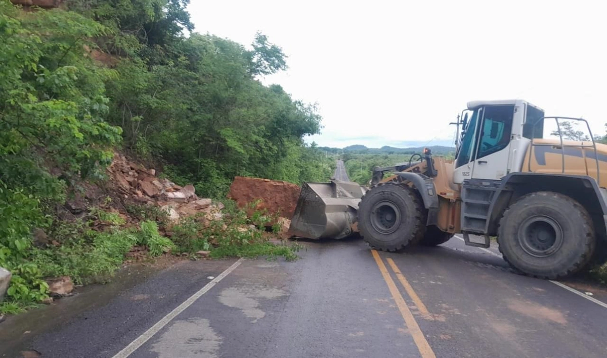 DER envia equipes aos municípios para o monitoramento e reparo de rodovias danificadas pelas fortes chuvas