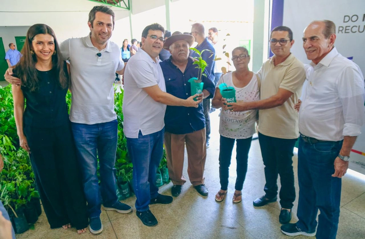 Em Bonfim do Piauí, Rafael Fonteles entrega kit mobília para creche e autoriza R$ 5 milhões em obras