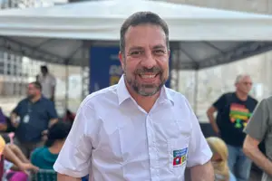 Em Teresina, Boulos participa de debate em praça e defende fim da escala 6x1 (Foto: Reprodução)