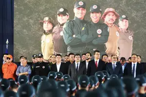 Entrega do novo fardamento da Polícia MIlitar do Pìauí (Foto: Reprodução)