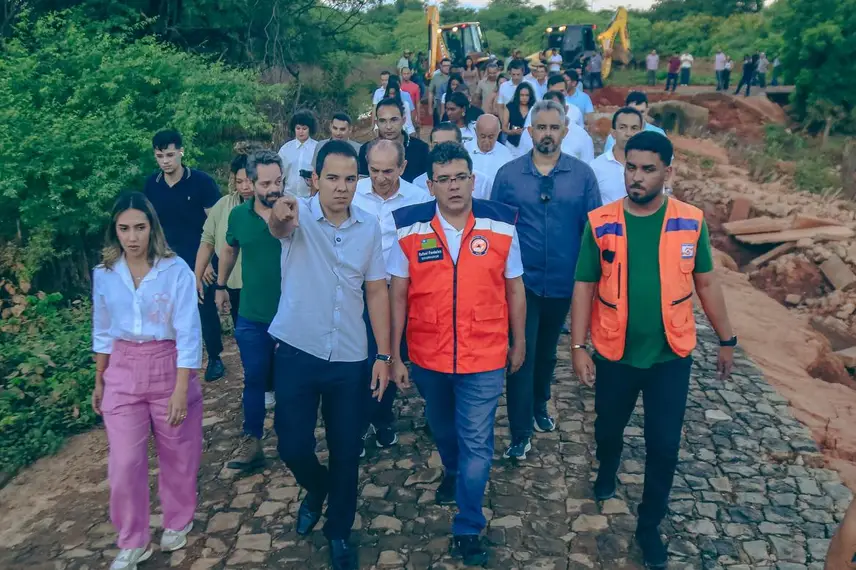 Governador visita comunidades afetadas pelas chuvas em Coronel José Dias e assegura apoio ao município