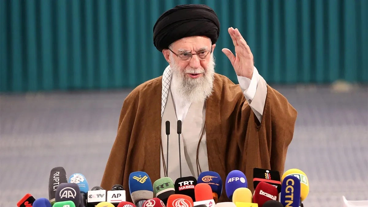 Líder Supremo iraniano Ali Khamenei morto em bombardeio