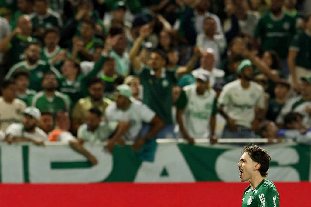 Mauricio comemora gol do Palmeiras em clássico contra o São Paulo, em Barueri