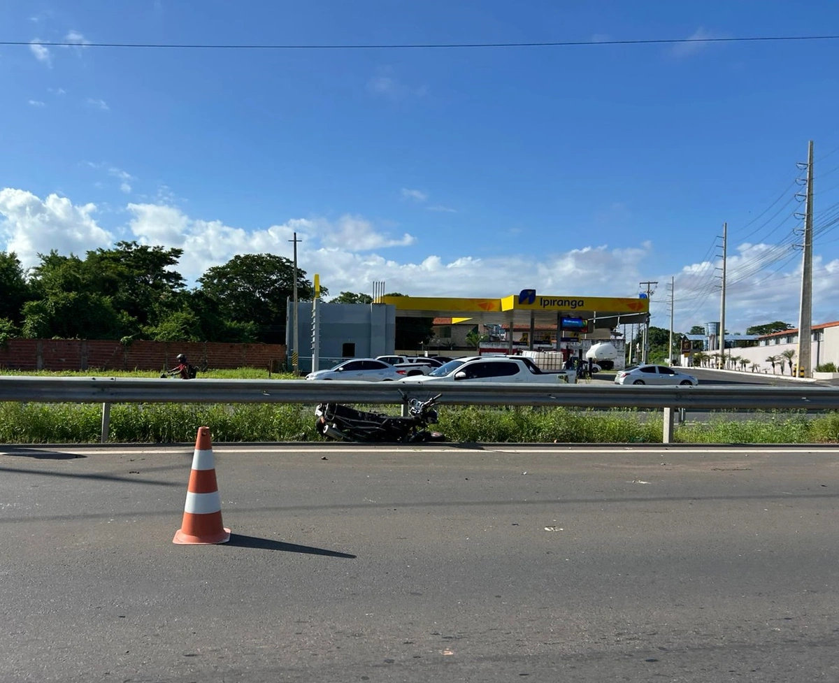 Moto da vitima de acidente na BR 343