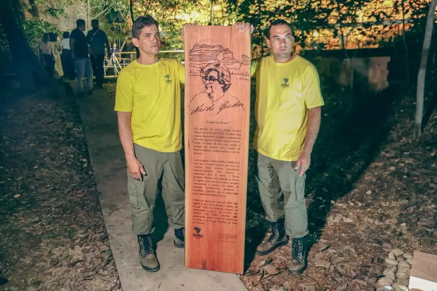 Niéde Guidon é homenageada com totem na Serra da Capivara e Rafael Fonteles destaca importância da arqueóloga para o Piauí