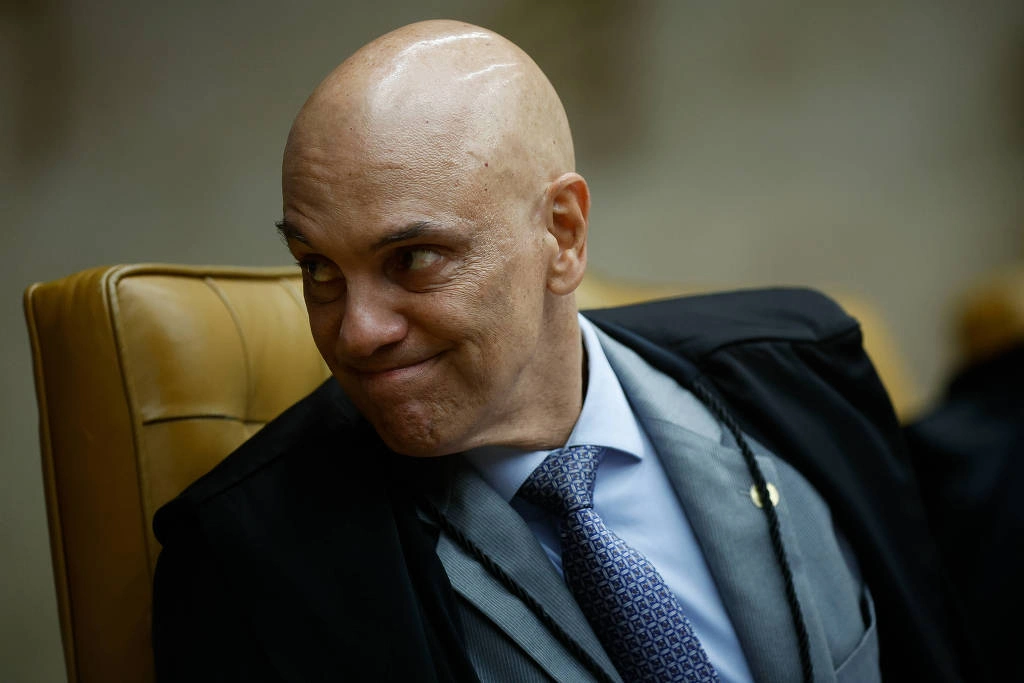 O ministro Alexandre de Moraes em sessão plenária no STF