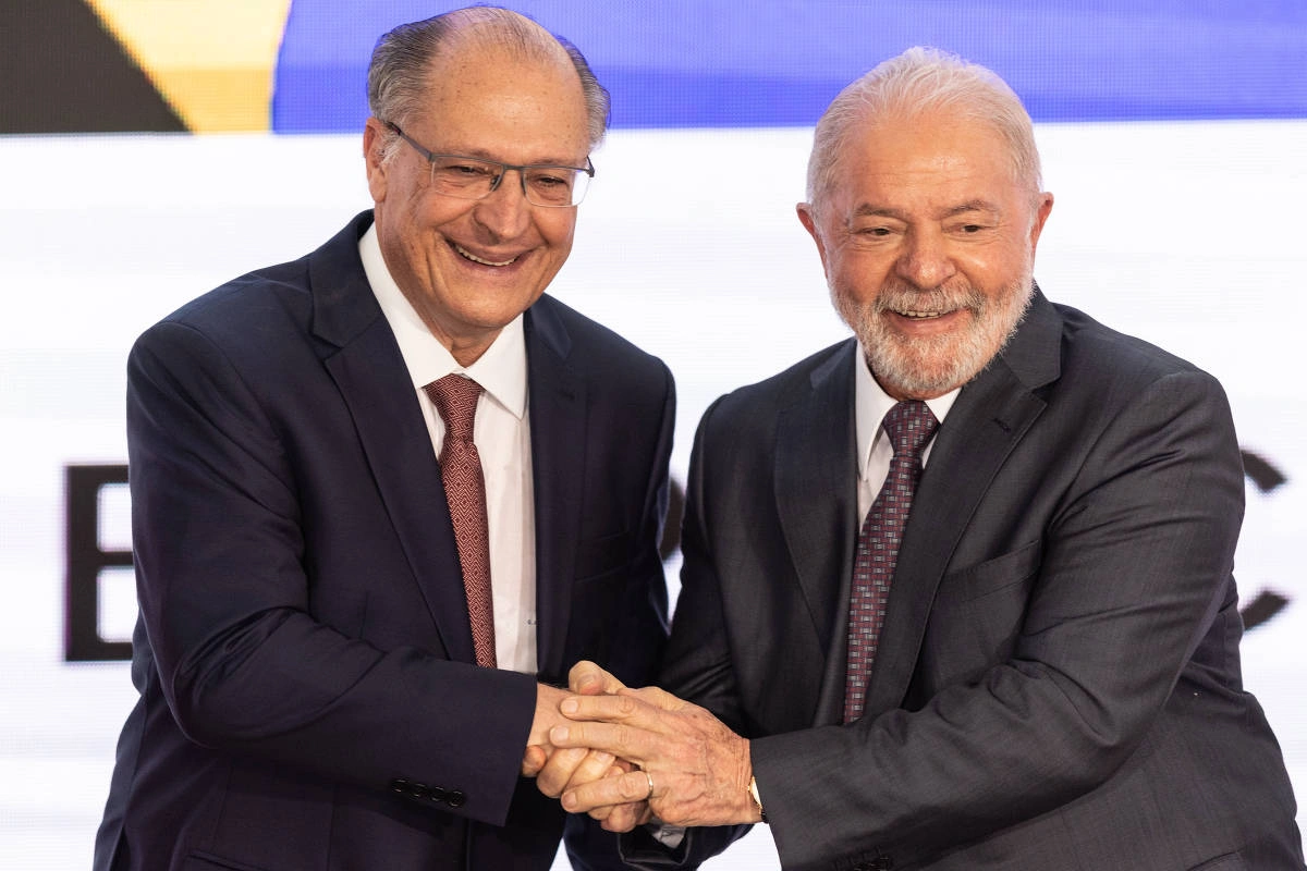 O vice-presidente da República, Geraldo Alckmin, ao lado do presidente Lula