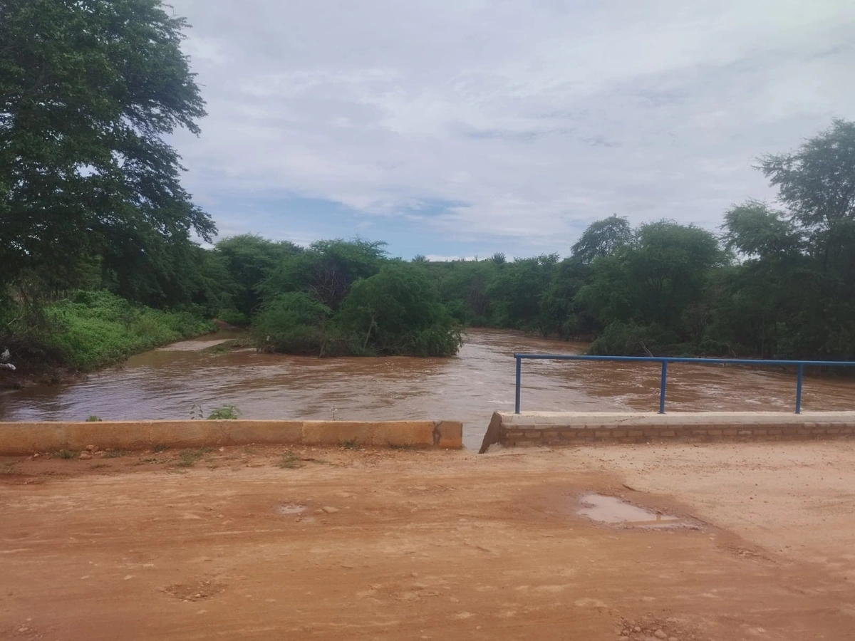 Ponte do Bairro Aeroporto em Dom Inocêncio PI