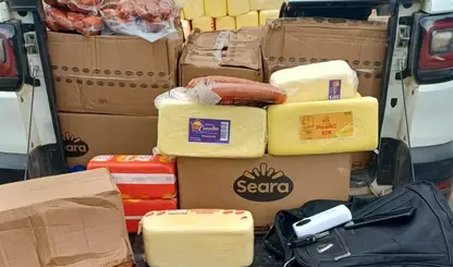 PRF recupera veículo roubado e apreende 750 kg de alimentos irregulares no Piauí