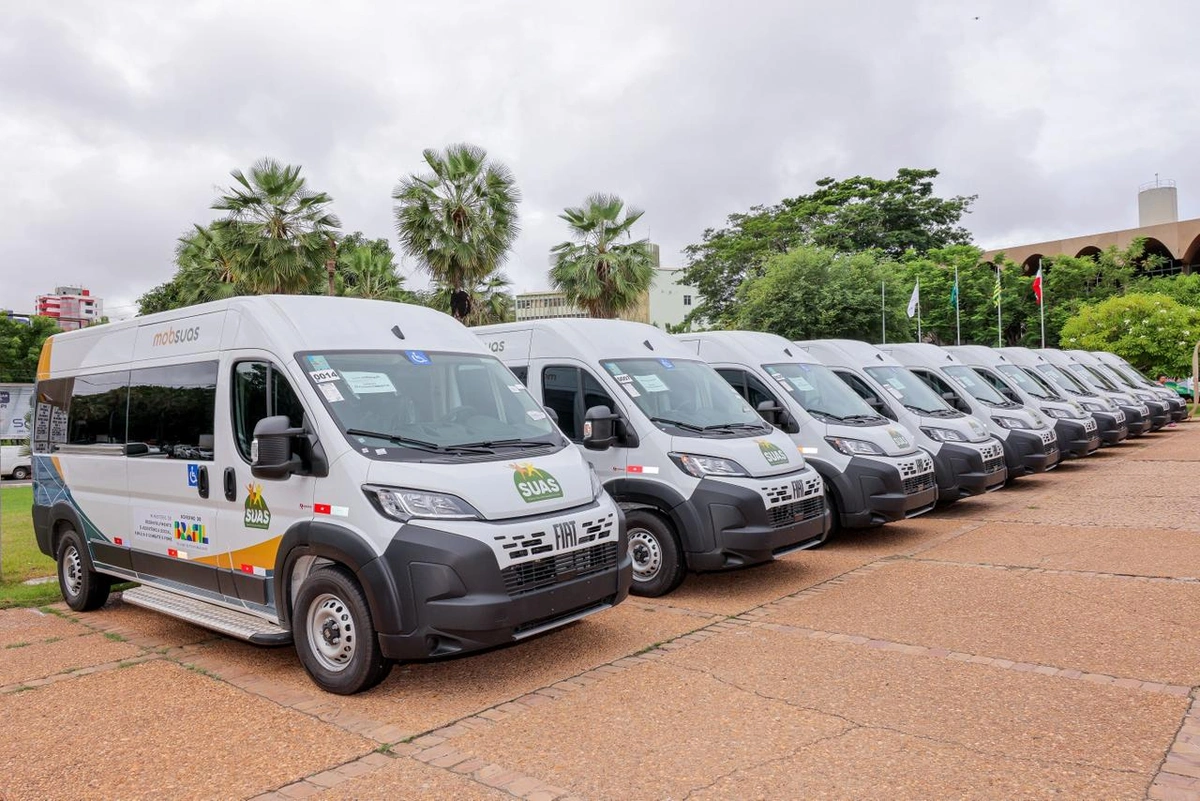 Rafael Fonteles e Wellington Dias entregam 36 veículos para reforçar assistência às famílias em situação de vulnerabilidade