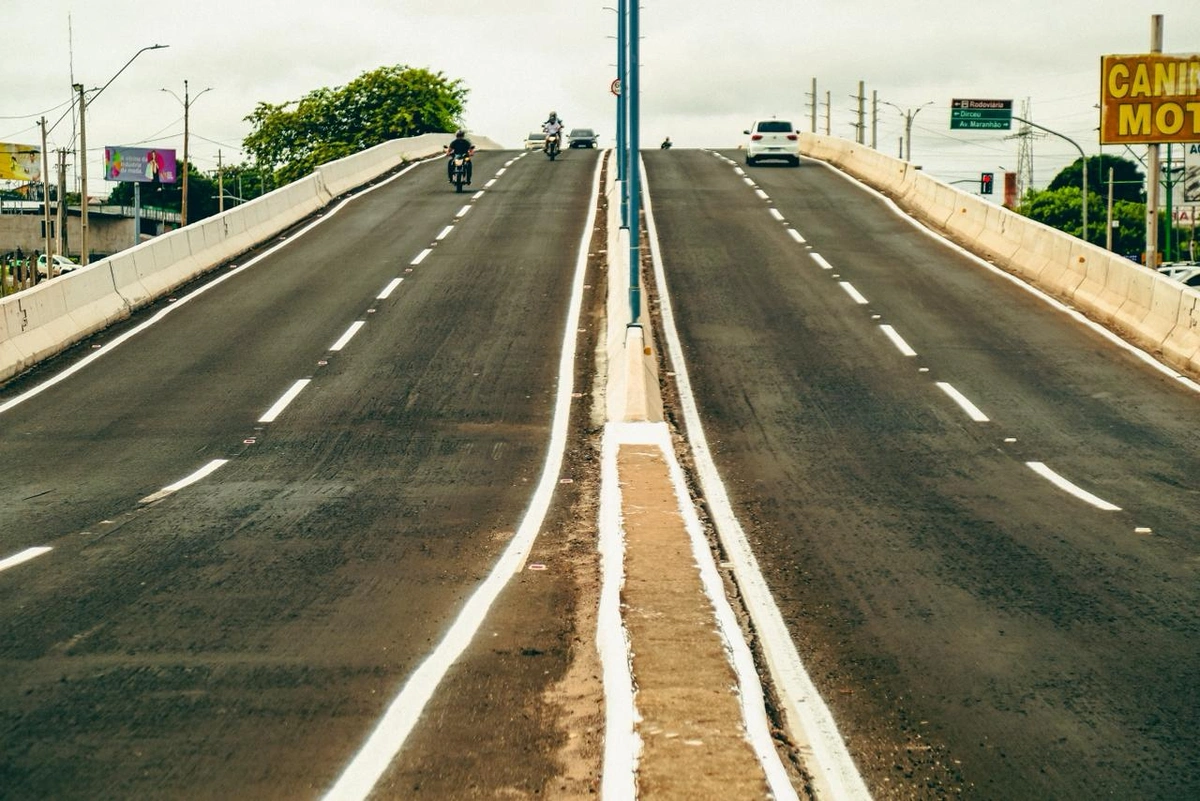 Rafael Fonteles entrega reforma do viaduto da Miguel Rosa