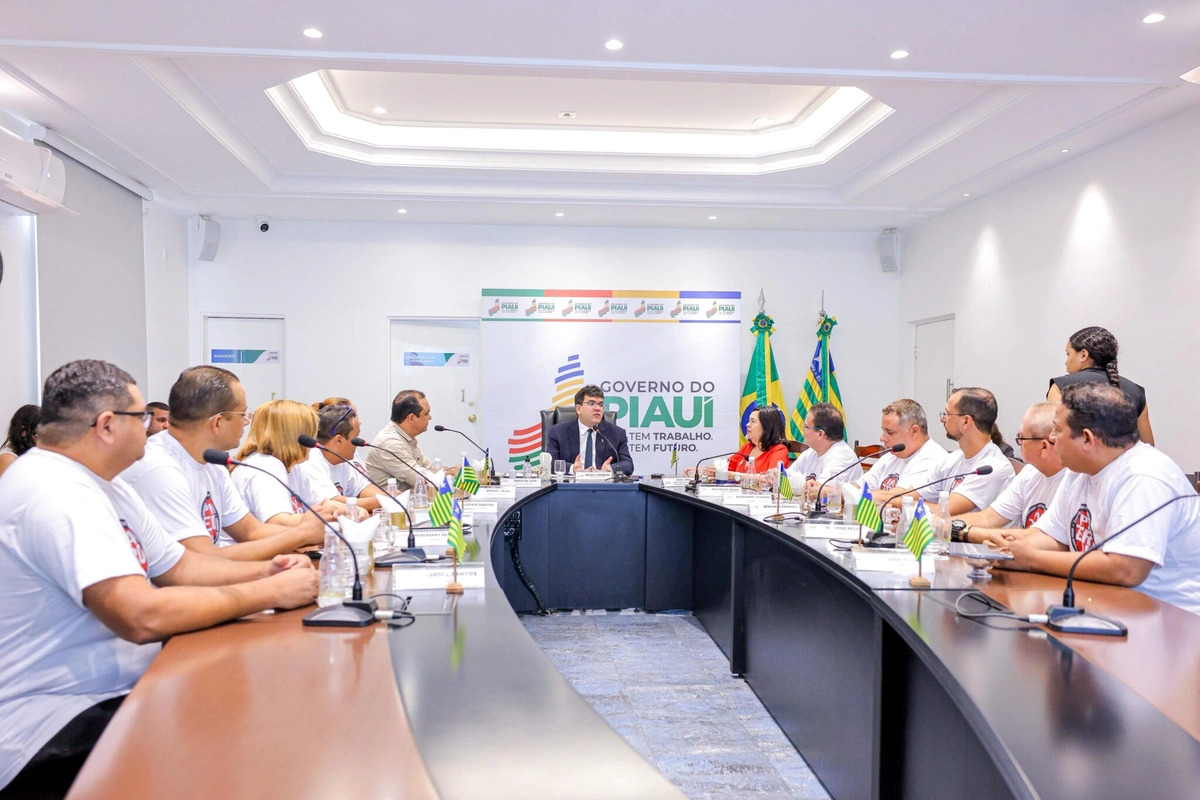 Rafael Fonteles recebe motoristas por aplicativo e anuncia IPVA zero para categoria