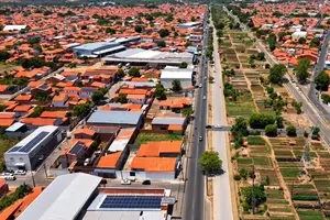 Rua Dr. Pedro Teixeira, no bairro Dirceu, na zona Sudeste de Teresina, passará a funcionar em sentido único (Foto: STRANS)
