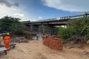 Situação de emergência em sete pontes nas BRs 222 e 403, no Norte do estado (Foto: DNIT)