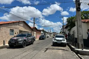 Viaturas da Polícia no local (Foto: Reprodução)