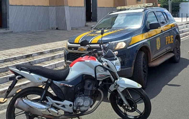 A Polícia Rodoviária Federal (PRF) recuperou quatro veículos com sinais de adulteração