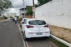 As infrações na Avenida Odilon Araújo na ciclofaixa (Foto: Revista40graus)