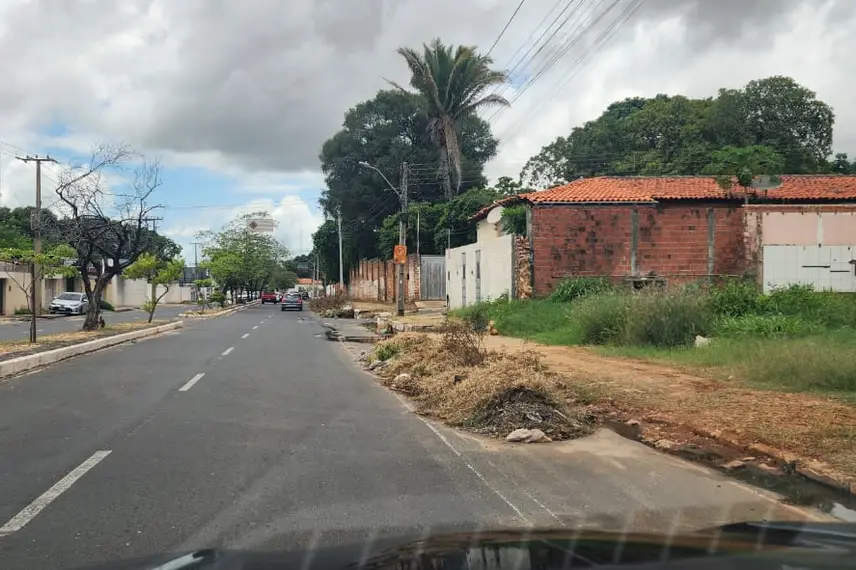 As infrações na Avenida Odilon Araújo na ciclofaixa