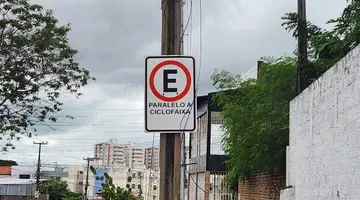 As infrações na Avenida Odilon Araújo na ciclofaixa (Foto: Revista40graus)