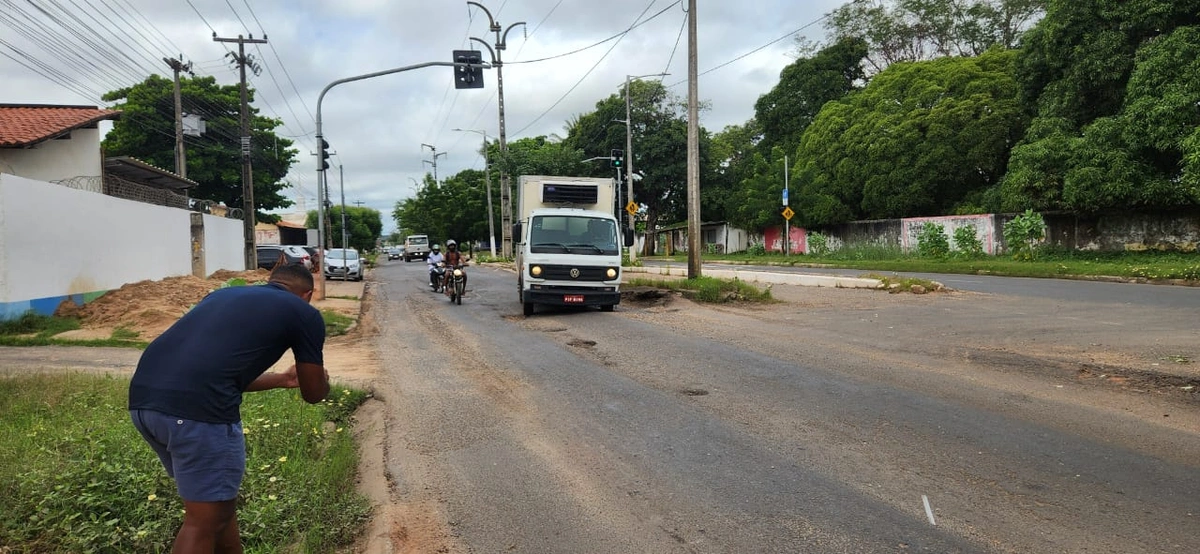 Avenida Henry Wall precisa de reparos efetivos e de qualidade