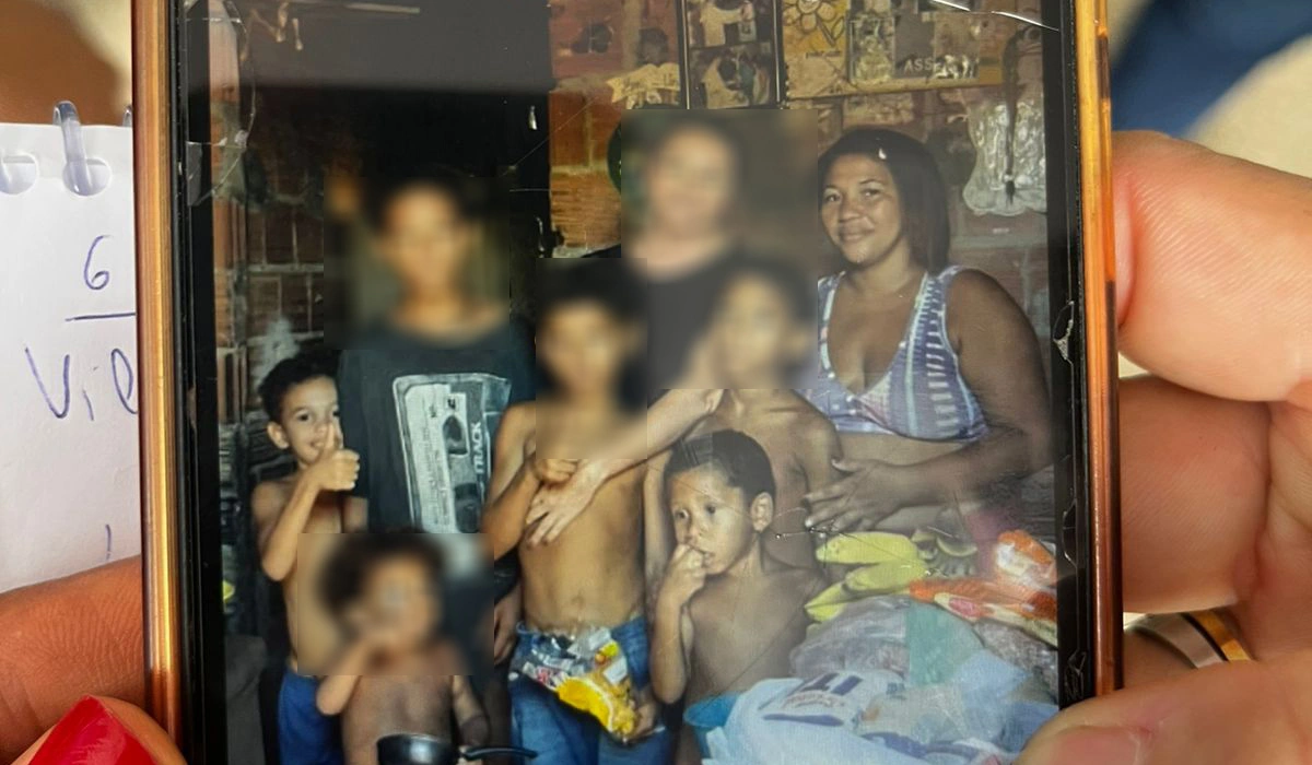 Corpos de mãe e filhos mortos em desabamento de sobrado em Barras são sepultados