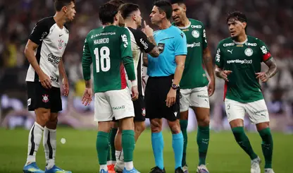 Com dois a menos, Corinthians segura empate com Palmeiras em clássico tenso