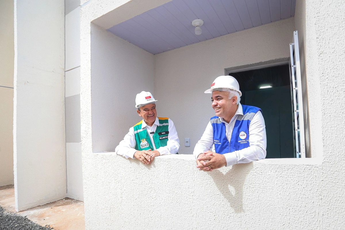 Entrega de mais de 170 moradias e novos contratos de construção pelo Minha Casa Minha Vida (Wellington Dias e Ministro das Cidades)
