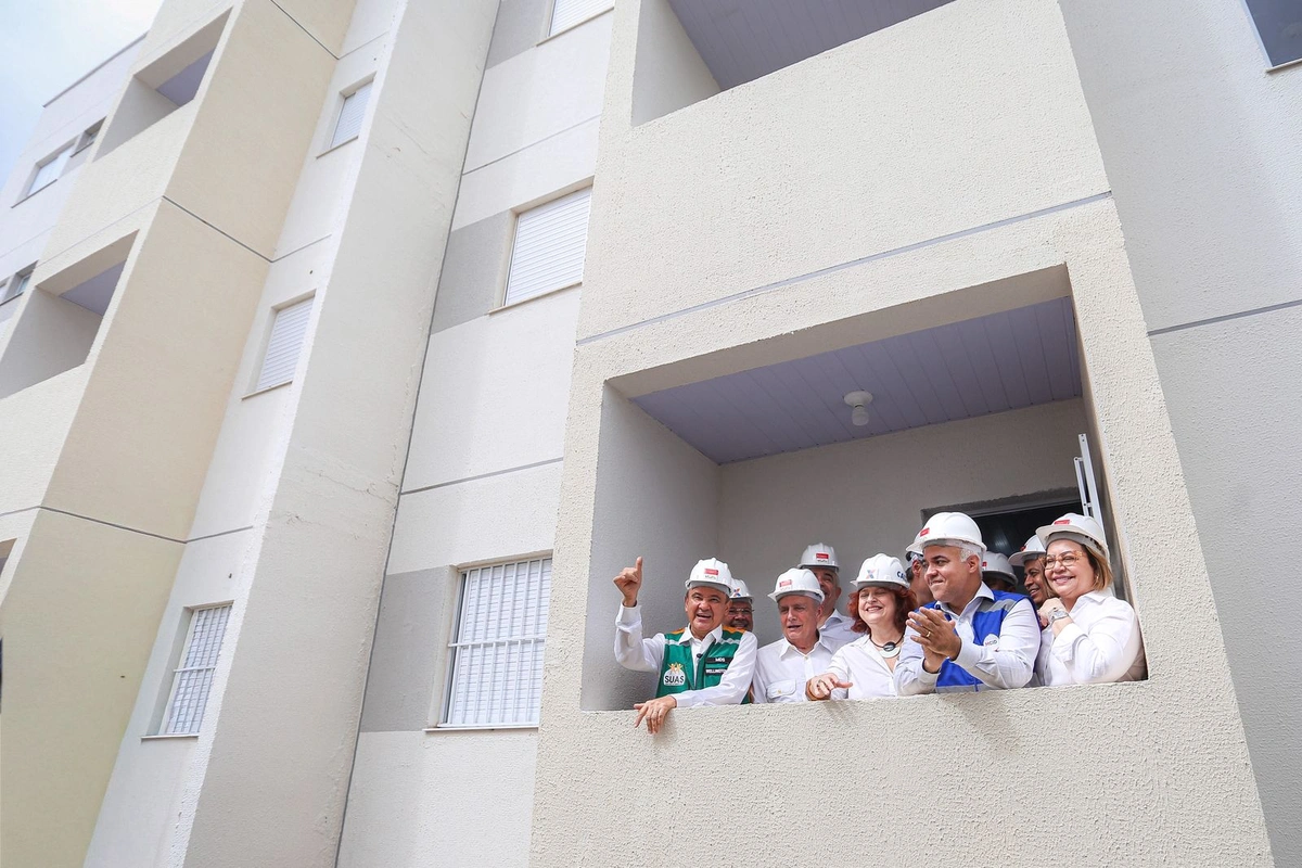 Entrega de mais de 170 moradias e novos contratos de construção pelo Minha Casa Minha Vida (Wellington Dias e Ministro das Cidades)