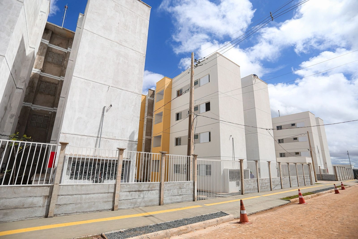 Entrega de mais de 170 moradias e novos contratos de construção pelo Minha Casa Minha Vida (Wellington Dias e Ministro das Cidades)