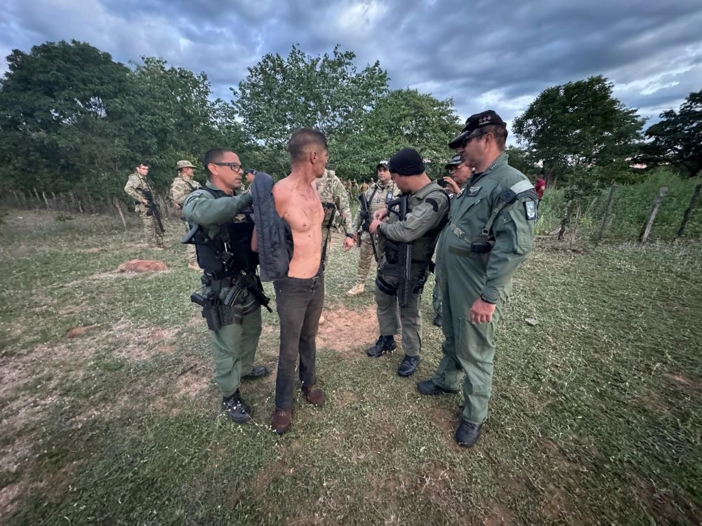Geneilton Luiz de Araújo sendo preso a época dos crimes imputados
