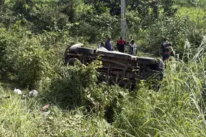 grave acidente registrado na manhã deste sábado (18) deixou três pessoas mortas e quatro feridas na BR-235, nas proximidades da localidade Grotões, em Gilbués (Foto: Reprodução)