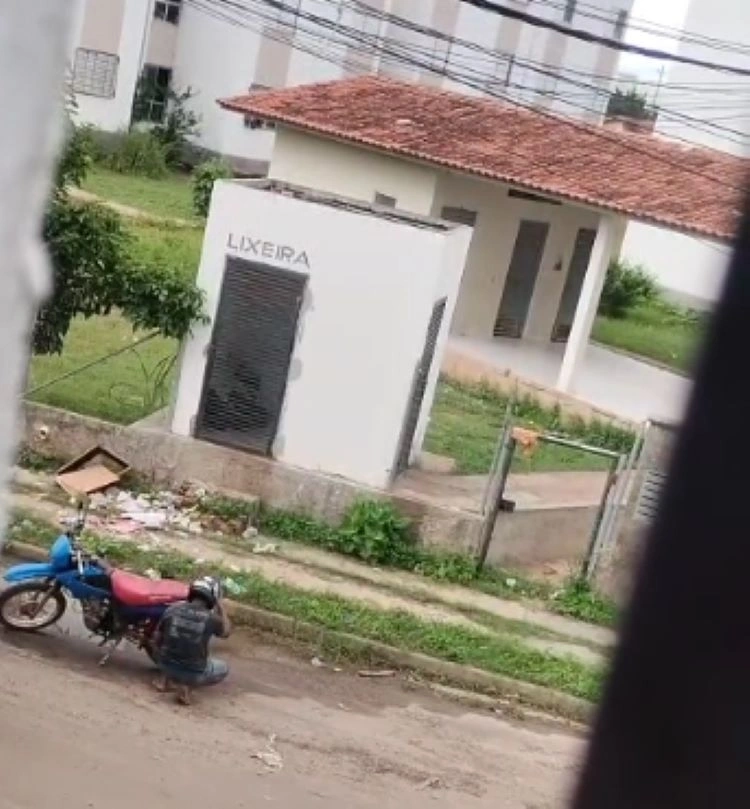 homem identificado pelas iniciais A.C.D.S., flagrado praticando atos libidinosos próximo a uma criança, foi preso na manhã desta sexta-feira (17), no bairro Aroeiras, em Teresina