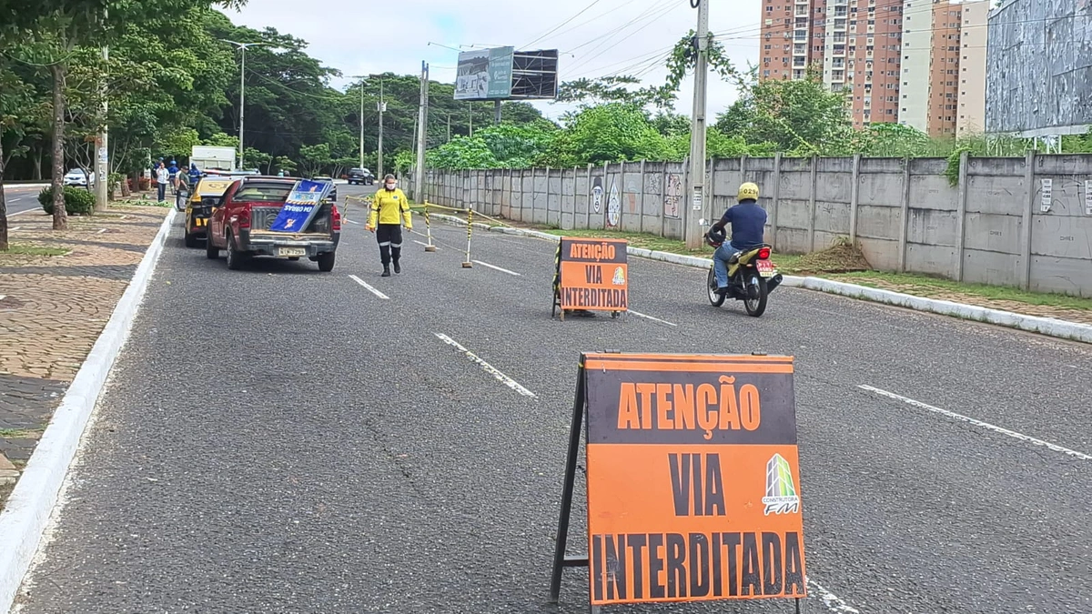 Interdição parcial na Avenida Raul Lopes está sendo mantida para garantir a segurança dos técnicos que estão no local