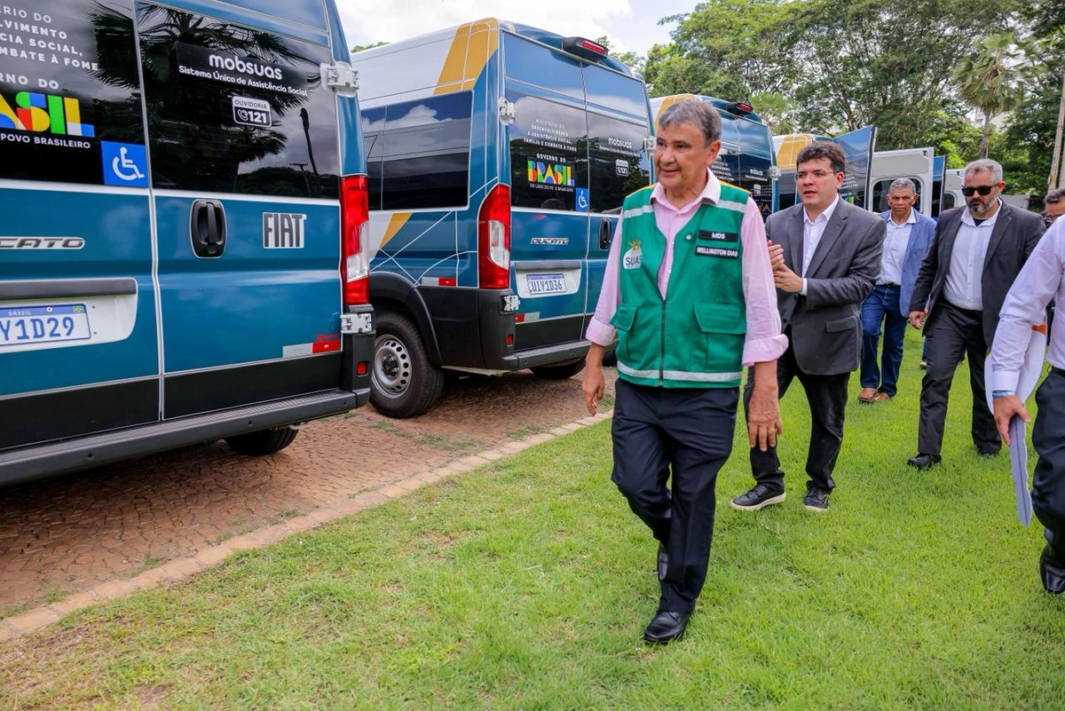 Mais 53 municípios do Piauí recebem vans que levam atendimentos da assistência social a comunidades mais distantes