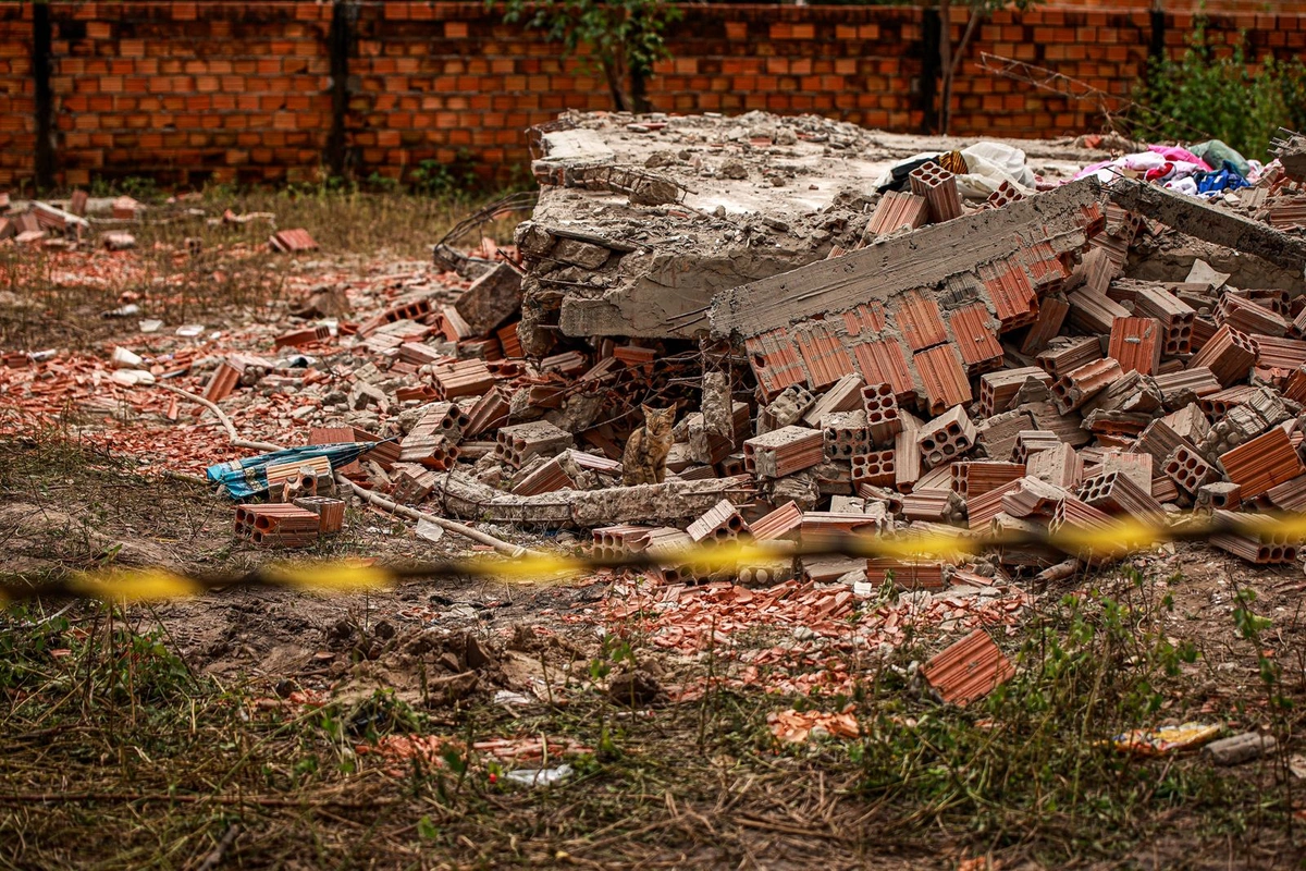 Moradores do bairro Vila França, em Barras, no Norte do Piauí, relataram momentos de desespero após um sobrado desabar sobre uma família na madrugada desta segunda-feira (20)